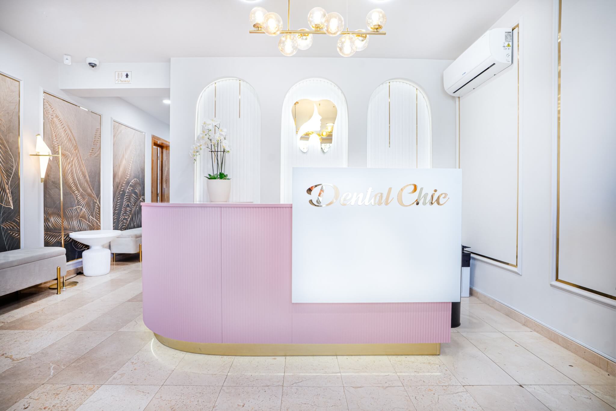 cum-decurge-prima-vizita-la-dentist-pentru-un-plan-de-implant-in-cluj-napoca-abordarea-dental-chic1